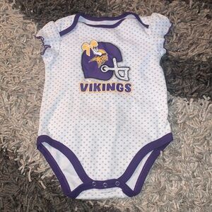 NFL Team Apparel 18 month Vikings onesie good cond